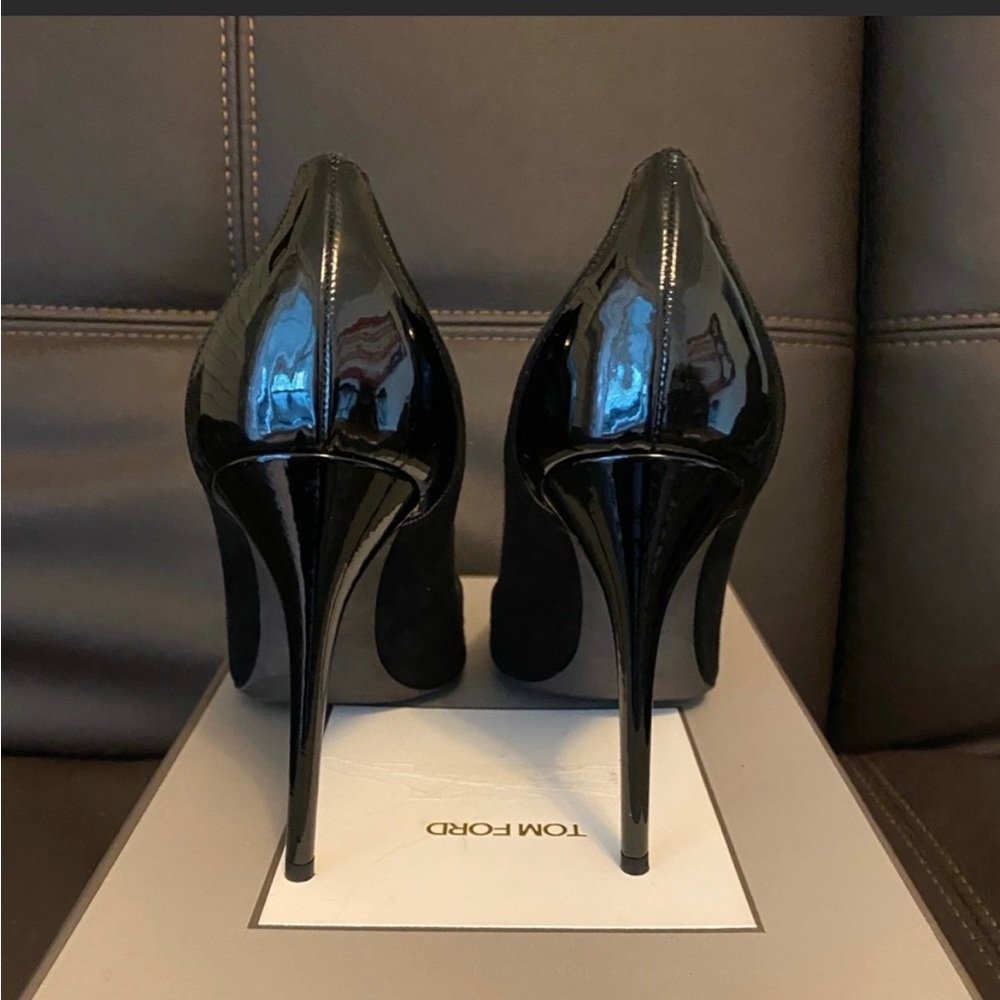 Tom Ford black suede and patent leather heels. - Picture 3 of 8